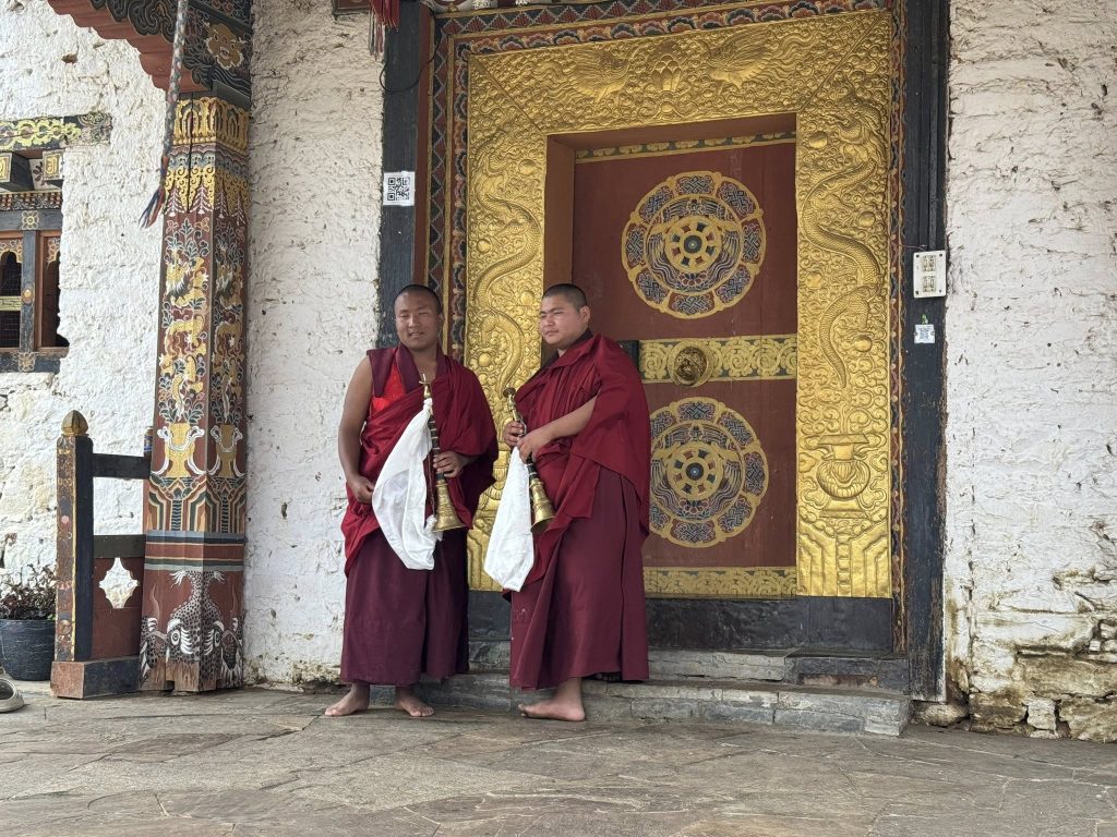 Post bhutanese monks